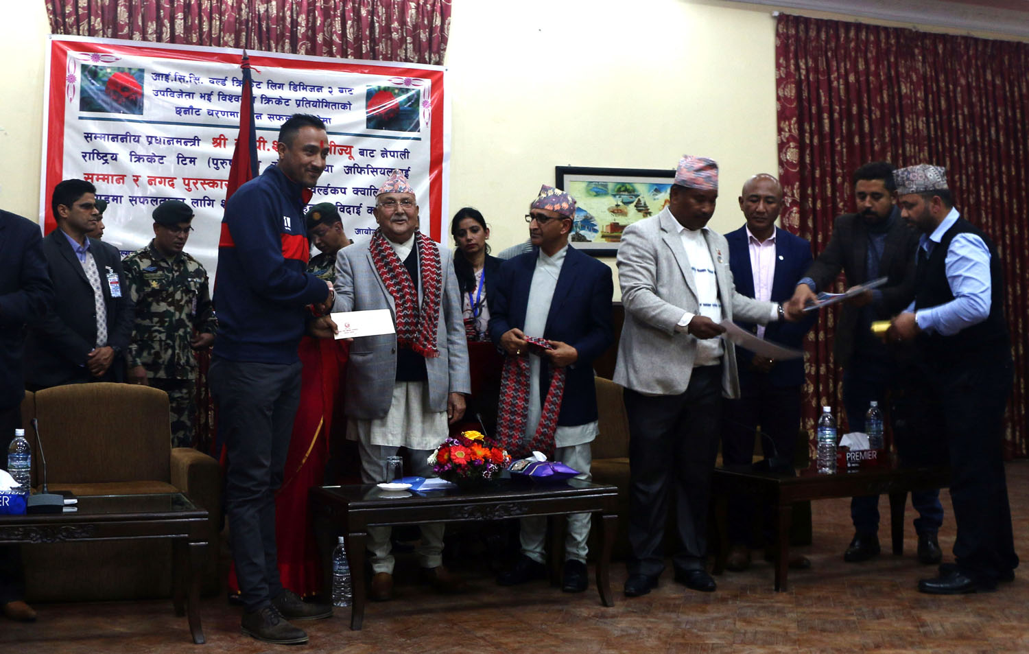 क्रिकेट खेलाडीलाई प्रधानमन्त्रीको सम्मान