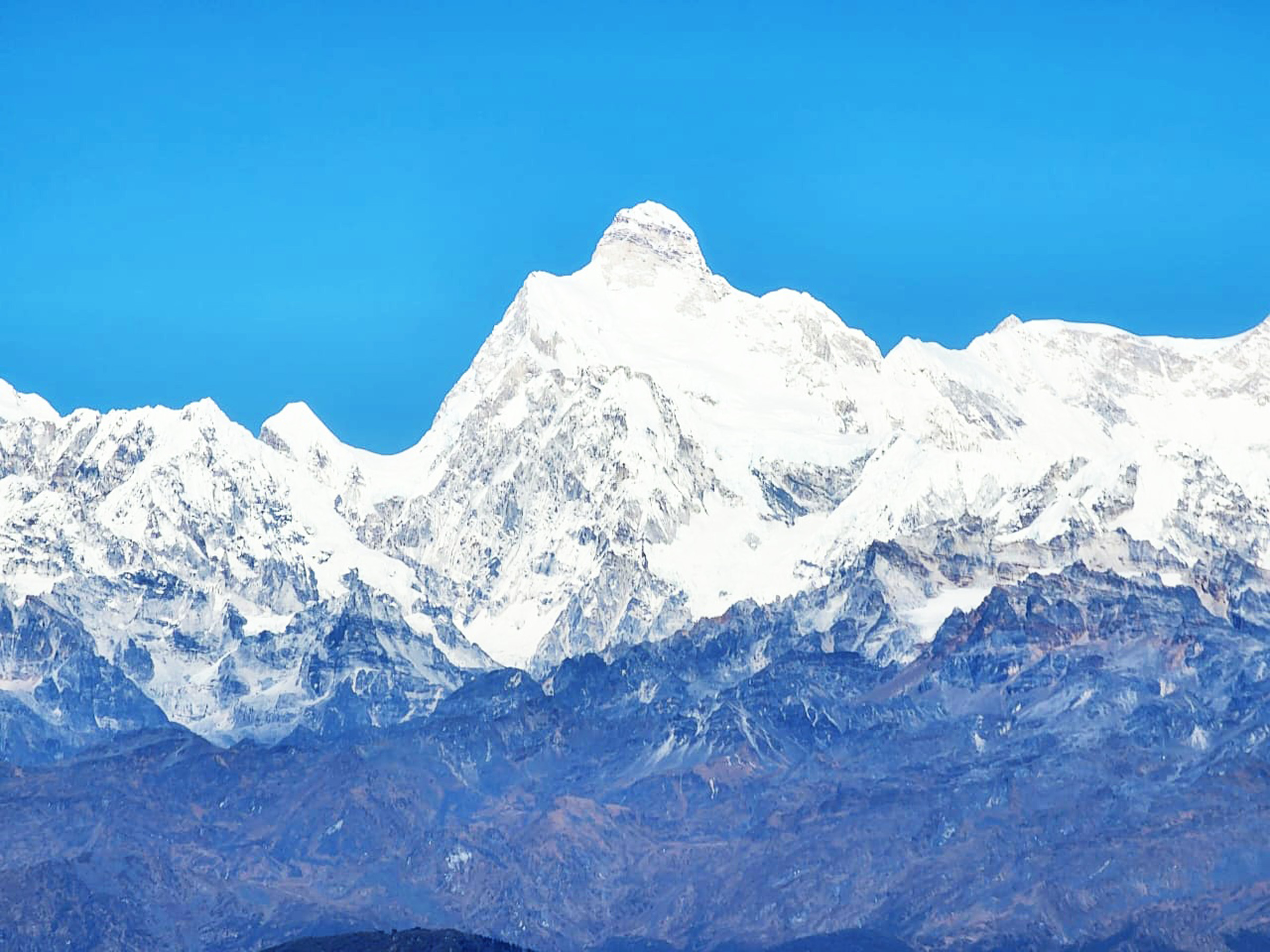 पाथीभराबाट देखिएको कुम्भकर्ण हिमाल