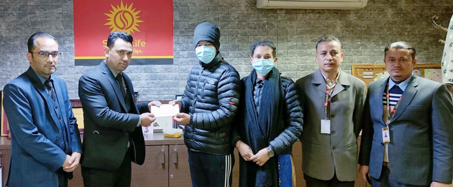 सूर्या लाइफद्धारा घातक रोग विरुद्धको १० लाख दावी रकम भुक्तानी