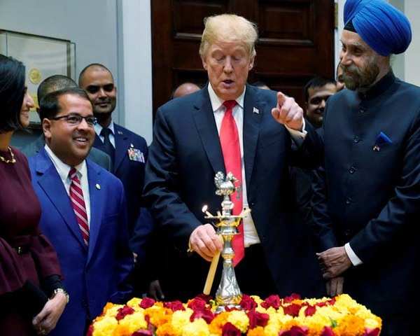 ह्वाइट हाउसमा  तिहारको बत्ती