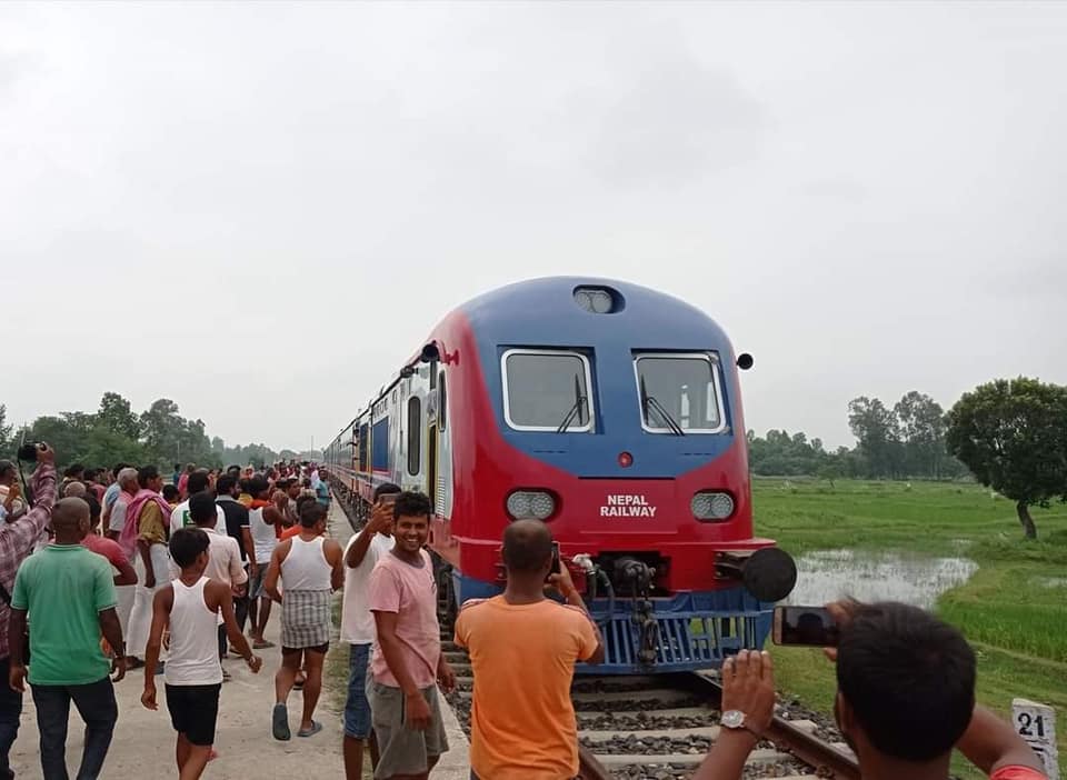 जनकपुर आइपुग्यो नेपाली रेलगाडी,  हेर्नेको भीड