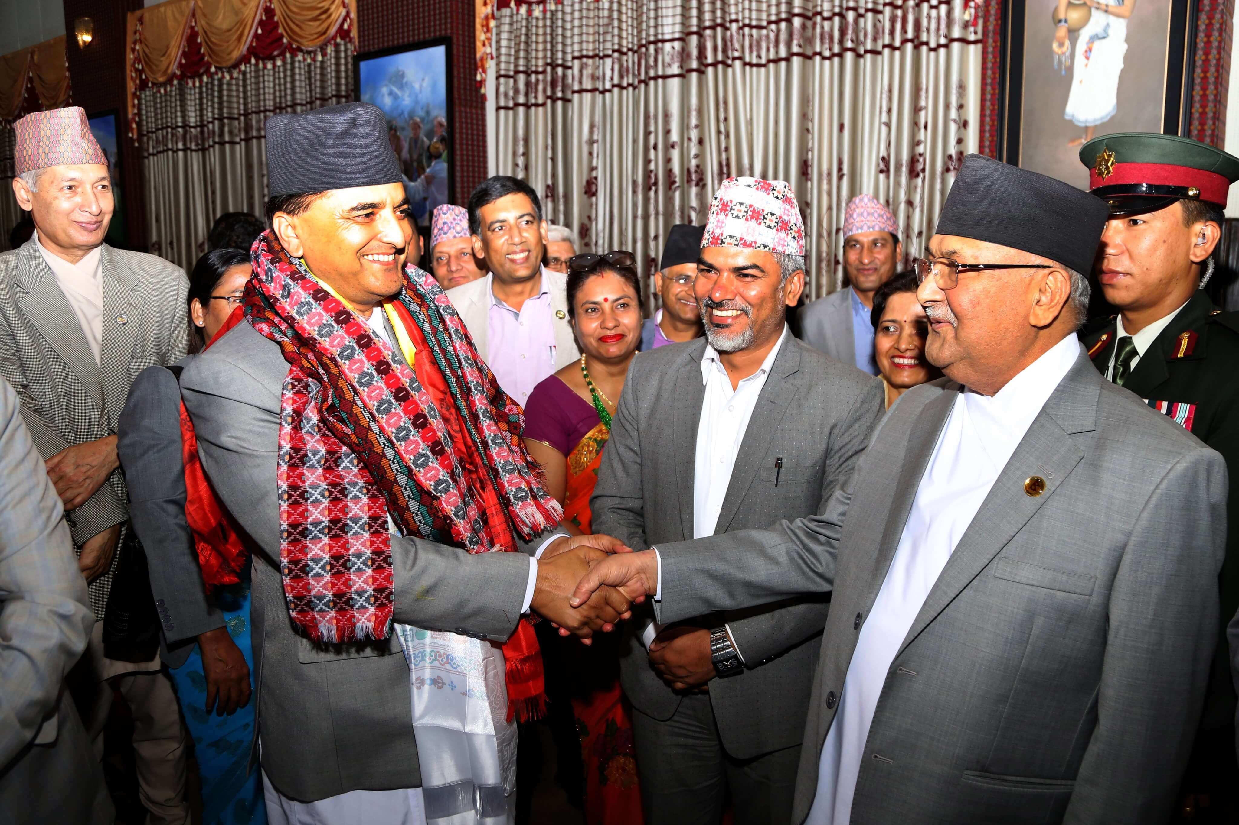 प्रधानमन्त्रीलाई भेट्न बालुवाटार पुगे योगेश भट्टराई, विगतका कुरा भुलेर उदार गर्न आग्रह