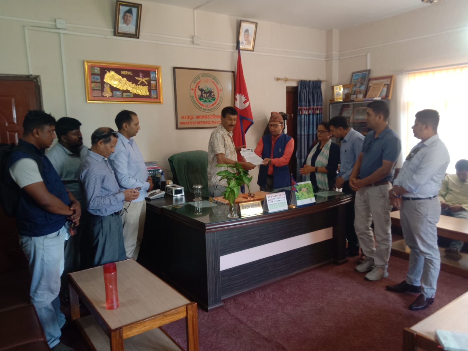 प्रेस सेन्टर चितवनले १० बुँदे माग राख्दै जिल्ला प्रशासनमा बुझायो ज्ञापनपत्र