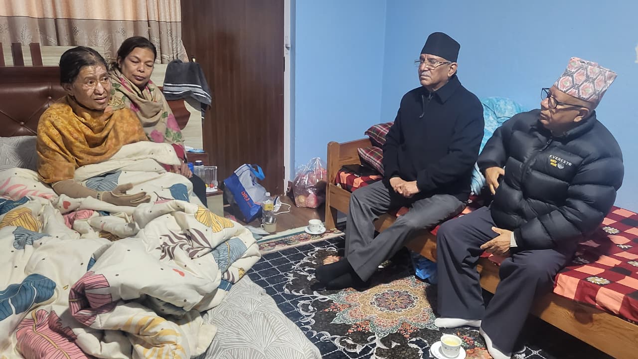 प्रचण्ड–माधवले लिए झलनाथ पत्नी रविलक्ष्मीको स्वास्थ्य अवस्थाबारे जानकारी