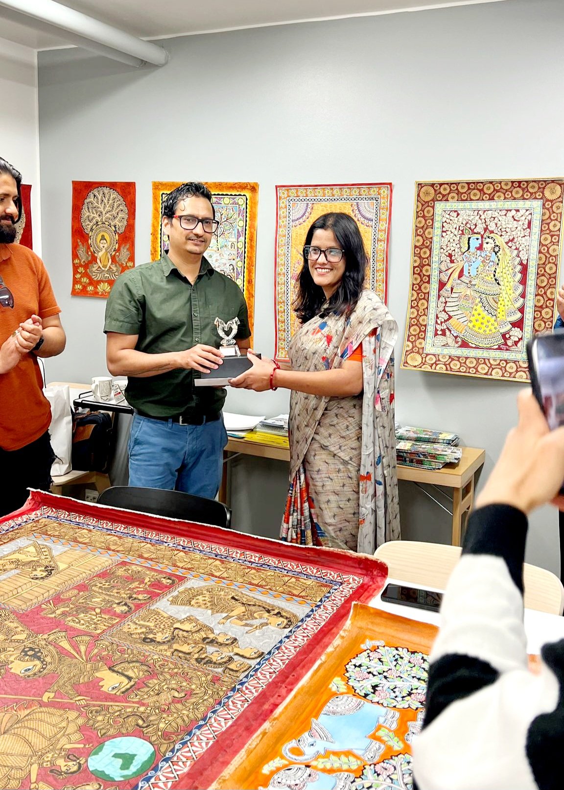 युरोप भ्रमणमा रहेकी चित्रकार यादवको फिनल्याण्डमा पनि मिथिला कला प्रदर्शनी