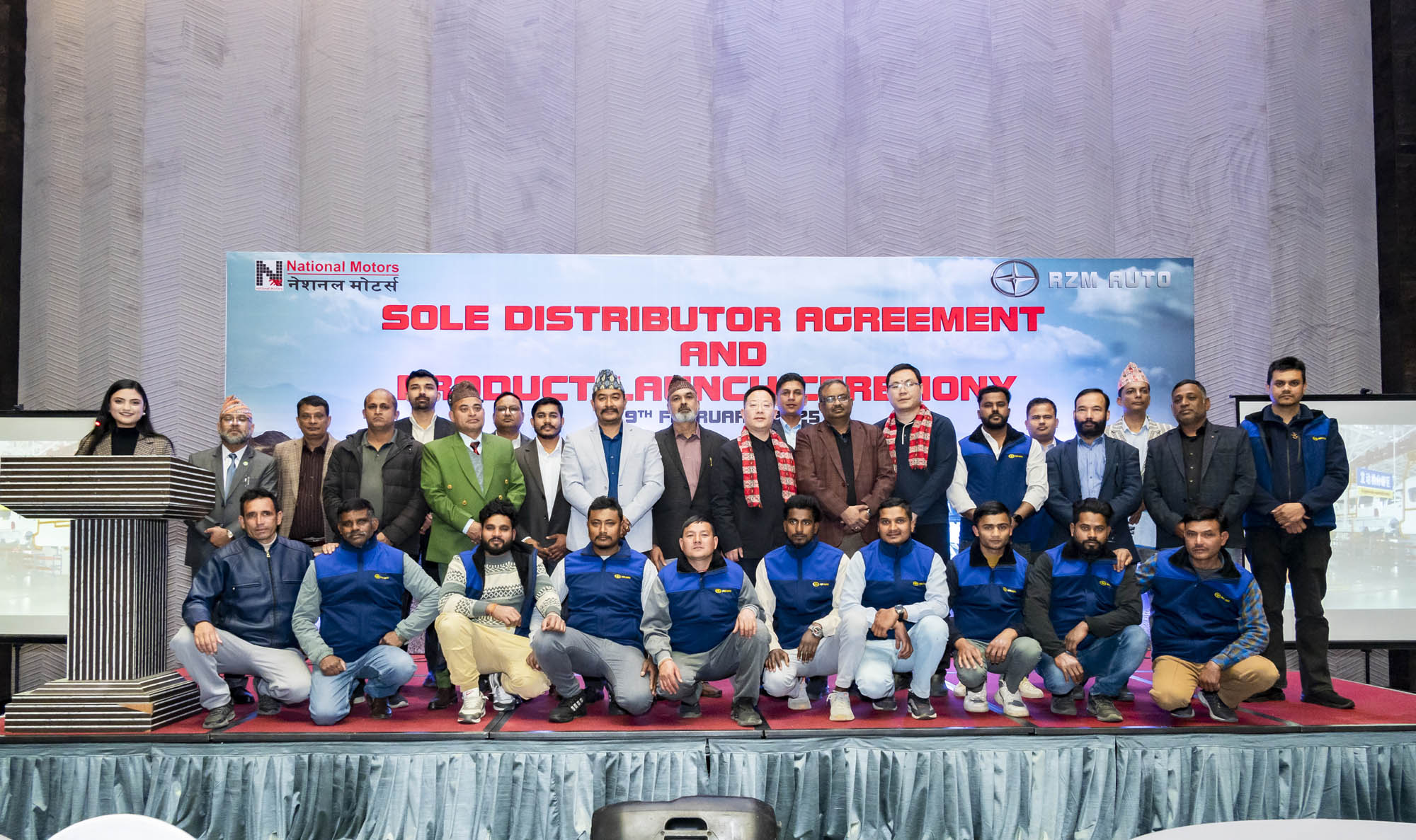 नेपाली बजारमा आरजेडएमका १५ र १६ सिटर ईभी भ्यान सार्वजनिक