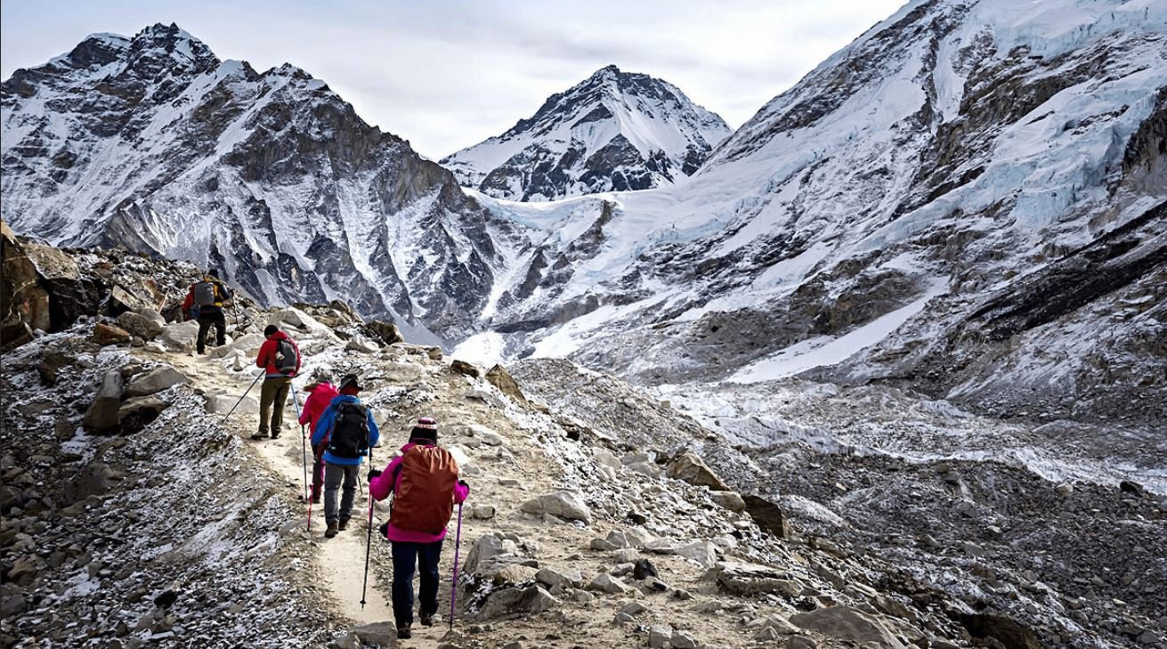 सगरमाथा आरोहणका लागि खुम्बु आइसफलको बाटो तयार