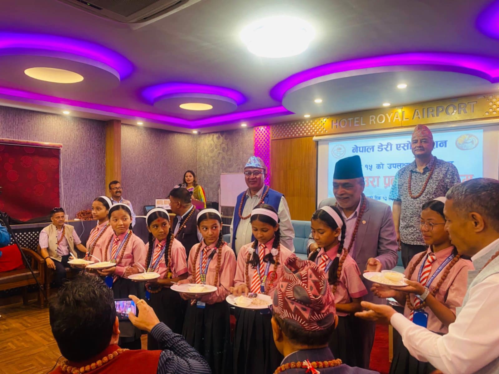 नेपाल डेरी एसोसिएसनद्वारा दही चिउरा खाने विशेष कार्यक्रम सम्पन्न