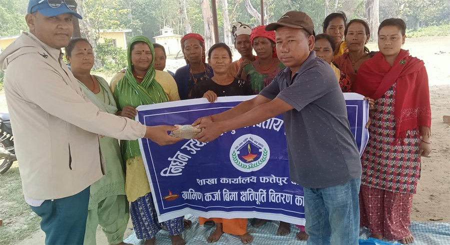 निर्धन उत्थान लघुवित्तद्धारा बीमा दाबी रकम प्रदान