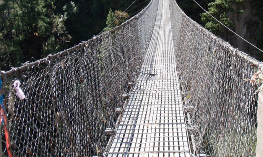 पदमार्गमा झोलुङ्गे पुल निर्माण स्थानीयवासीमा हर्षित