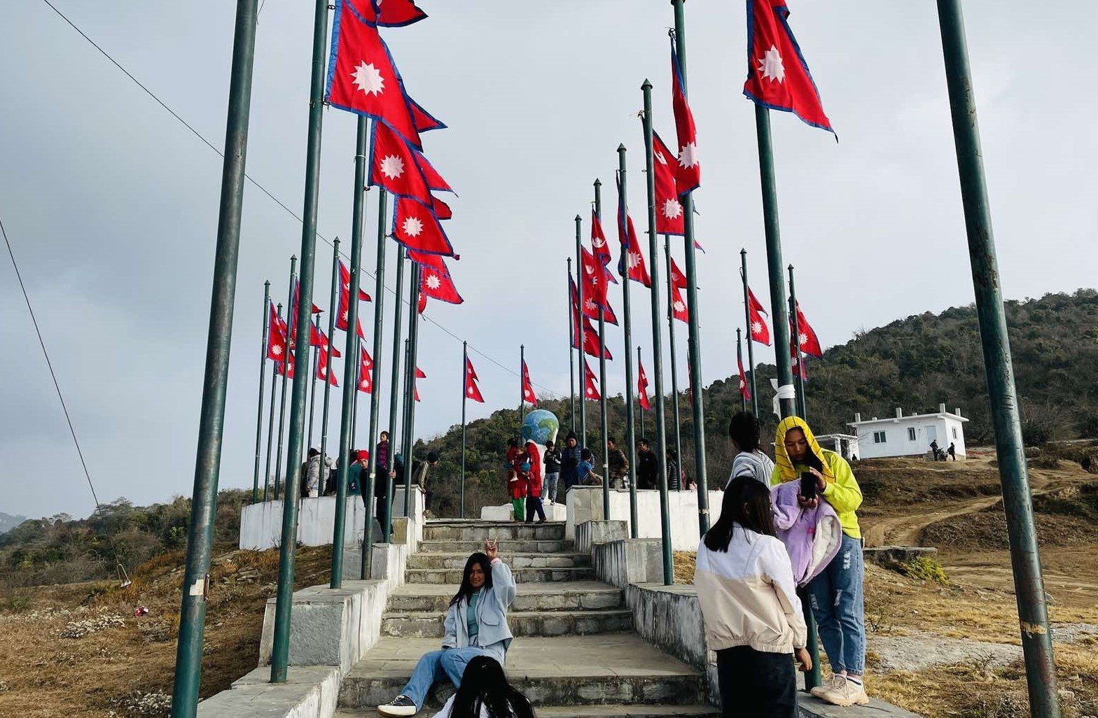 गुफाडाँडामा आन्तरिक पर्यटकको चहलपहल