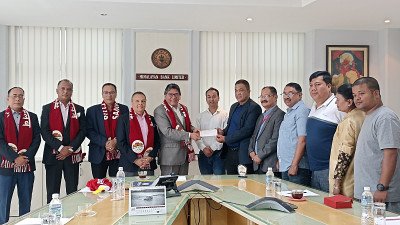 स्मारक ए डिभिजन फुटबल प्रतियोगितामा सहभागी संकटा क्लबलाई रु.१० लाख प्रदान