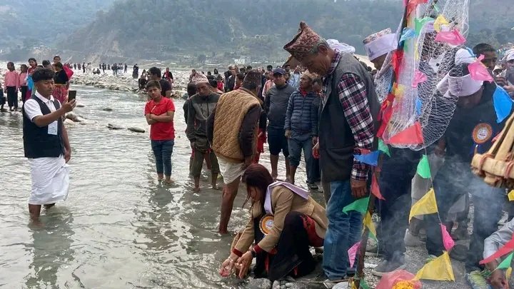 सिन्धुपाल्चोकका माझि समुदायले हर्षौल्लासका साथ मनाए 