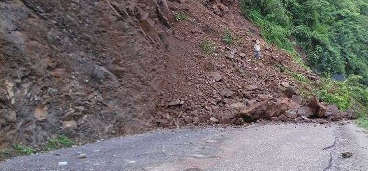 वर्षाका कारण कान्तिलोकपथ अवरुद्ध