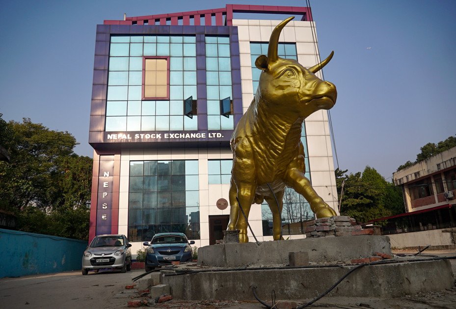 नेप्सेले गर्‍यो आफ्नो प्राङगणमा साँढेको प्रतिमा स्थापना