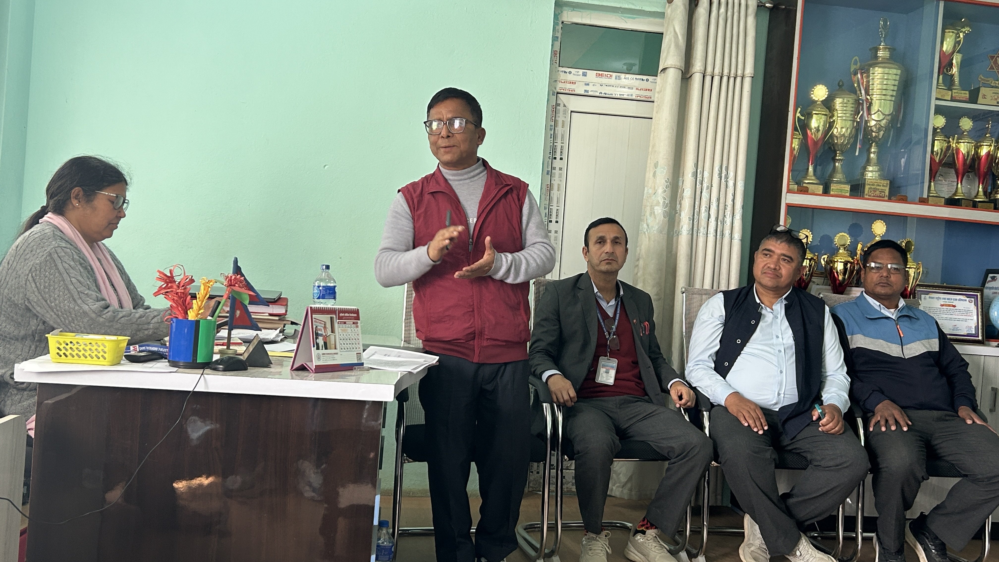 गुरुजजुरका शिक्षक - कर्मचारीले देखाए उदाहरण