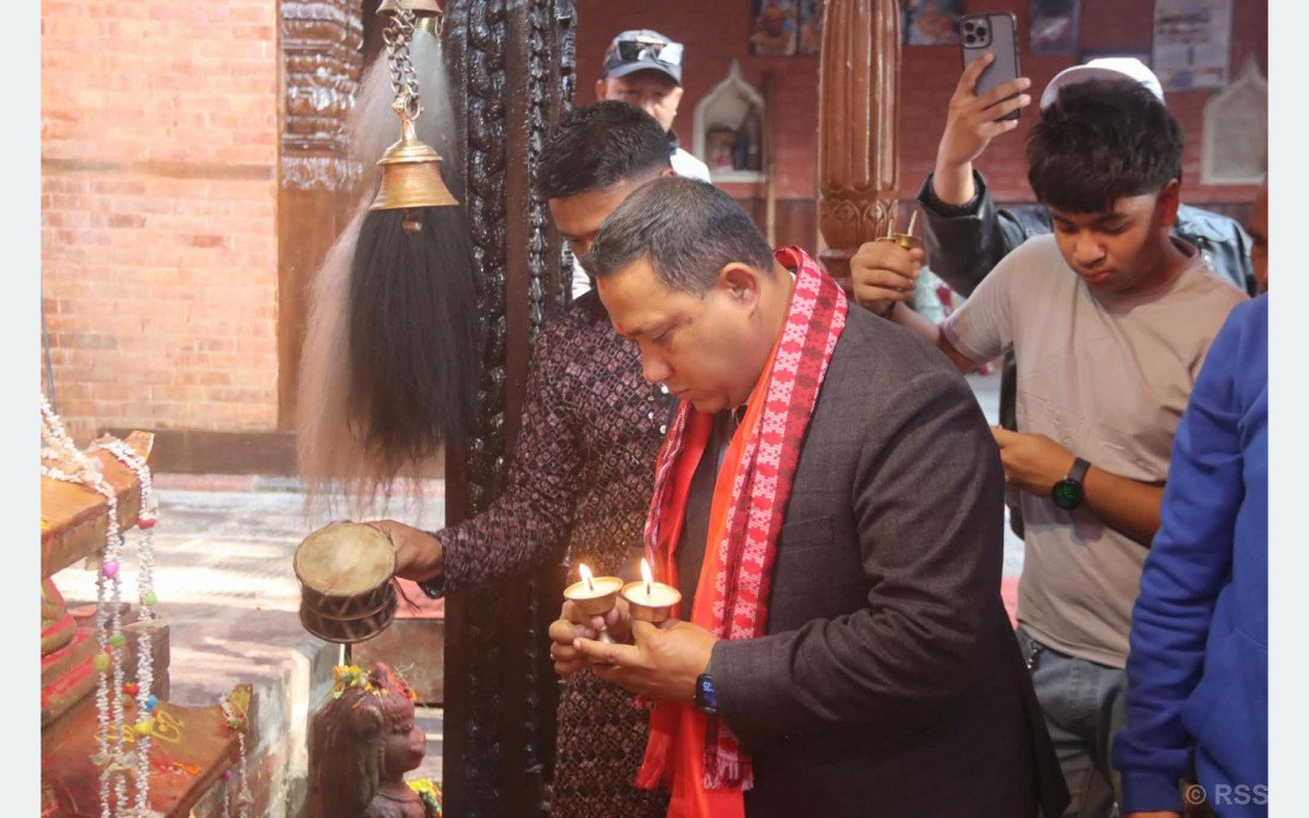 परराष्ट्रमन्त्री खनालद्वारा मनमैजु मन्दिरमा पूजाअर्चना