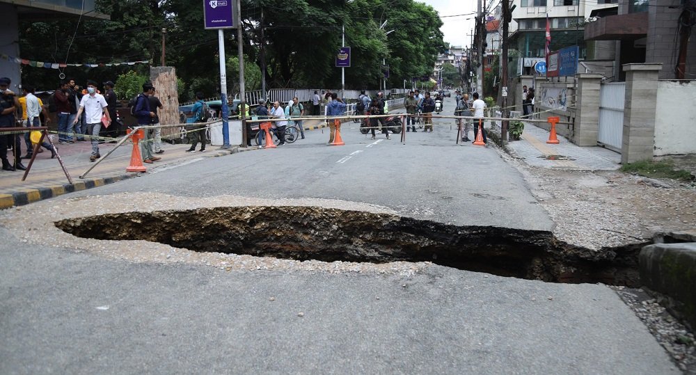 काठमाडौँ महानगर कार्यालय नजिकैको भासियो सडक