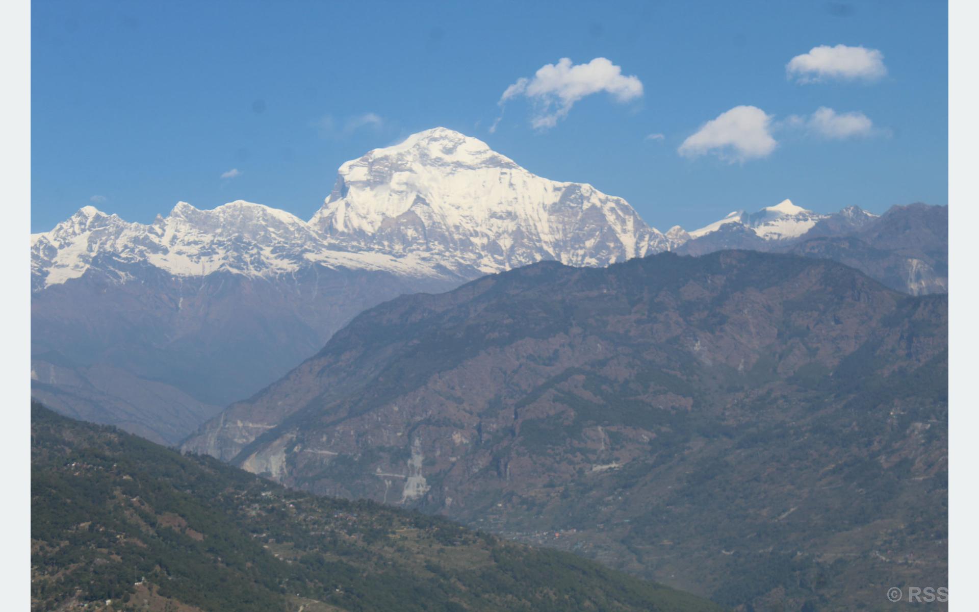 जलवायु परिवर्तनको असर : नाङ्गिदै हिमाल