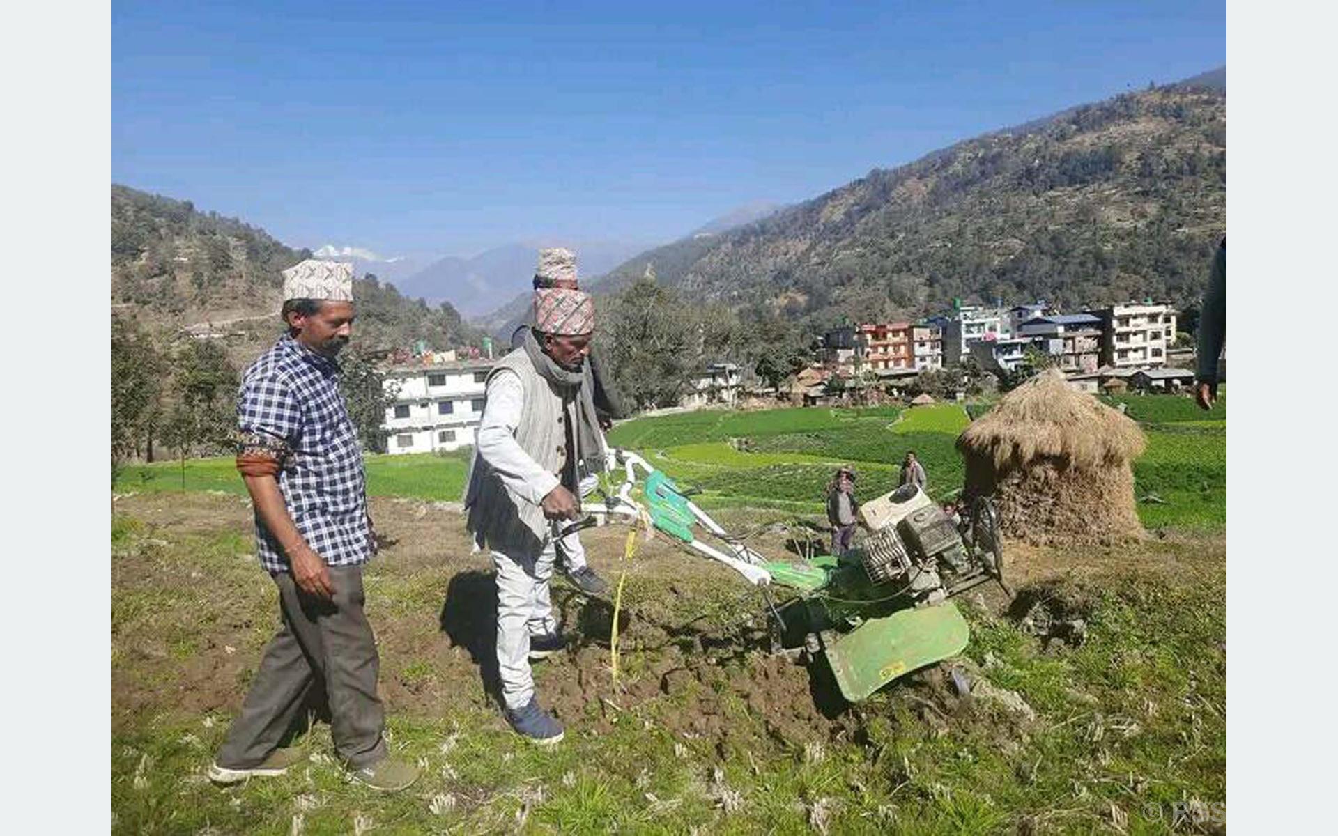 मिनिटिलर चलाउन सिक्दै