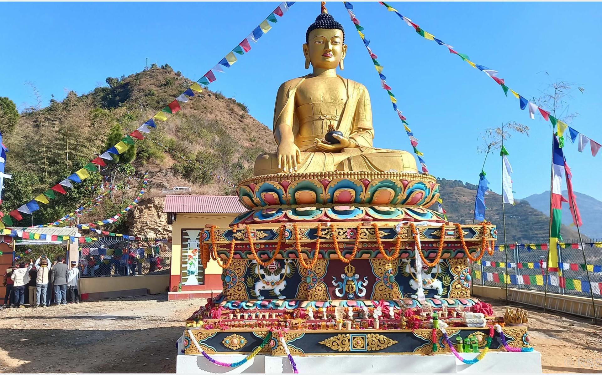 बाइस फिट अग्लो बुद्ध मूर्ति