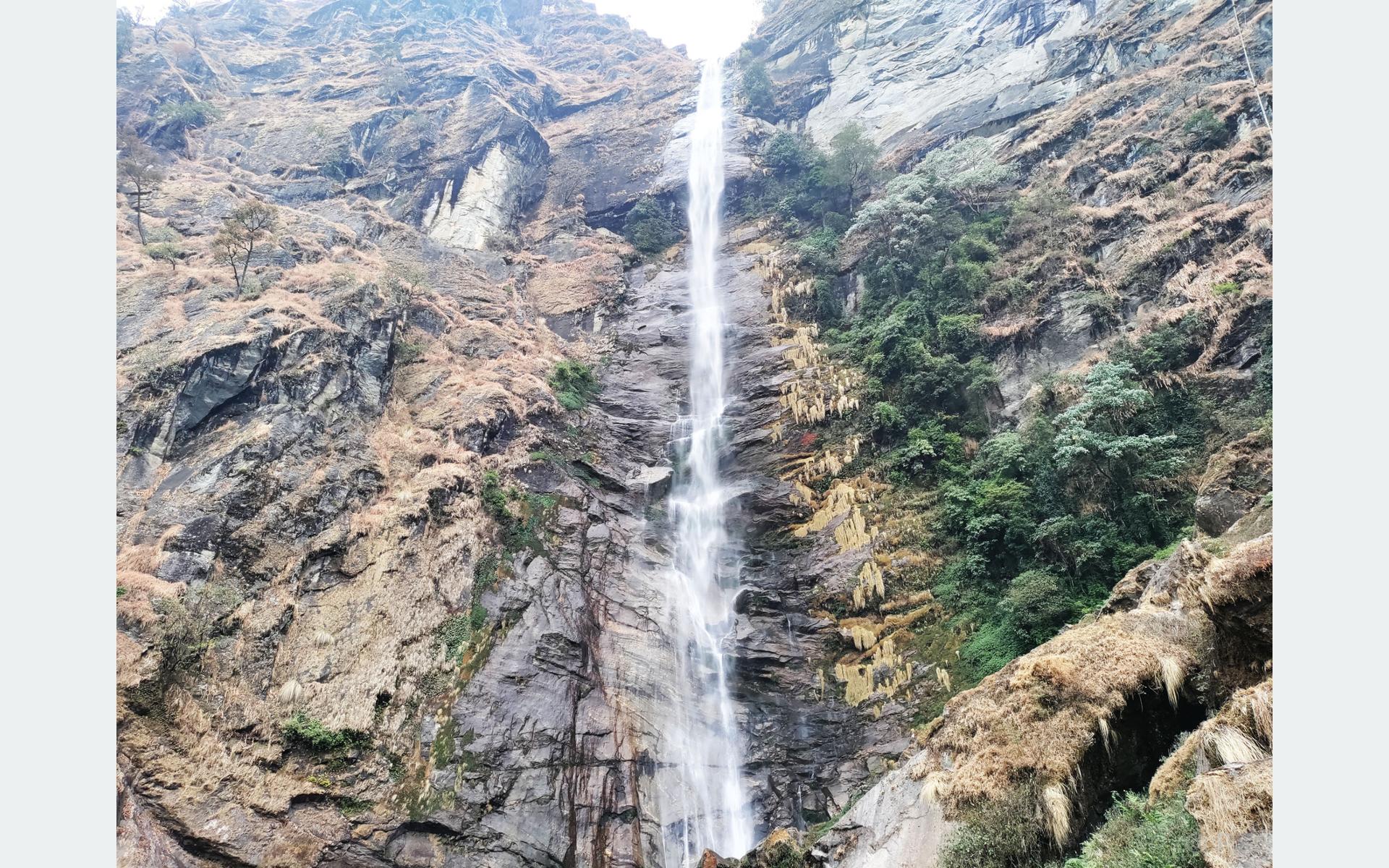 फुङ्फुङे झरना