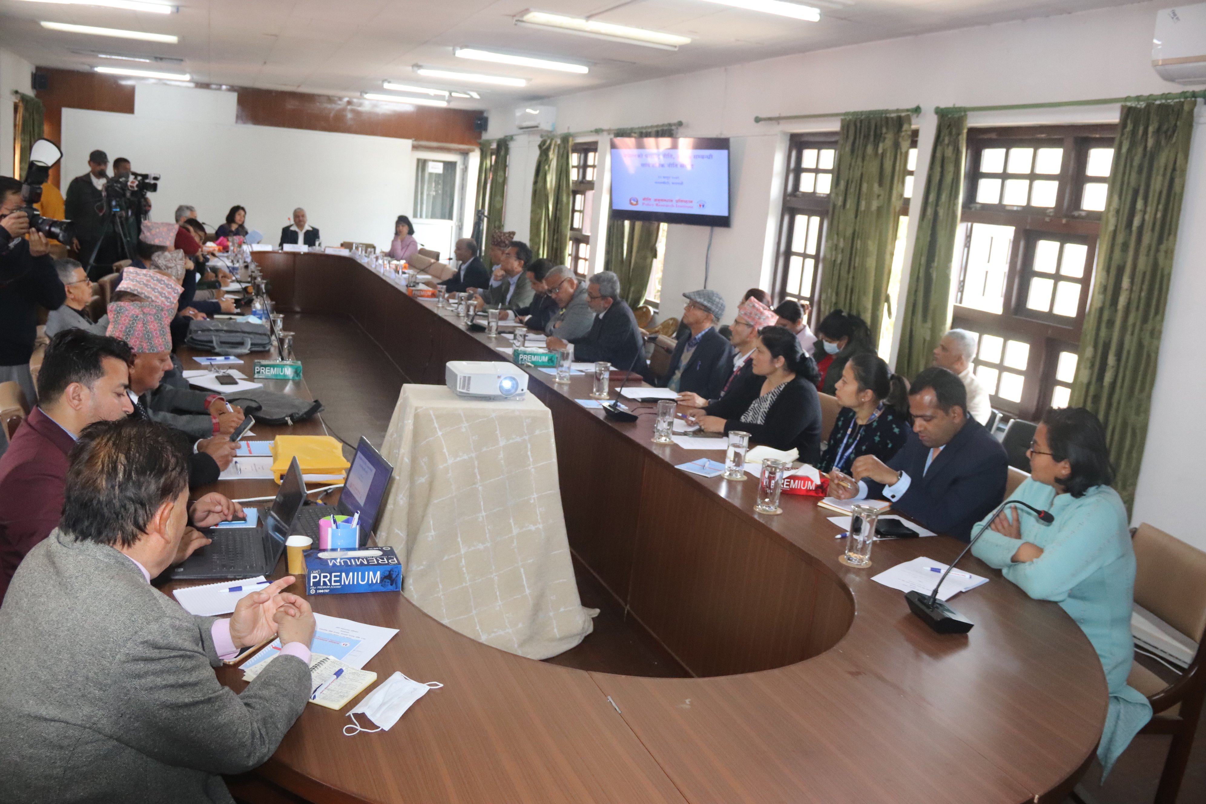 सार्वजनिक नीति संवाद कार्यक्रममा सहभागीहरु