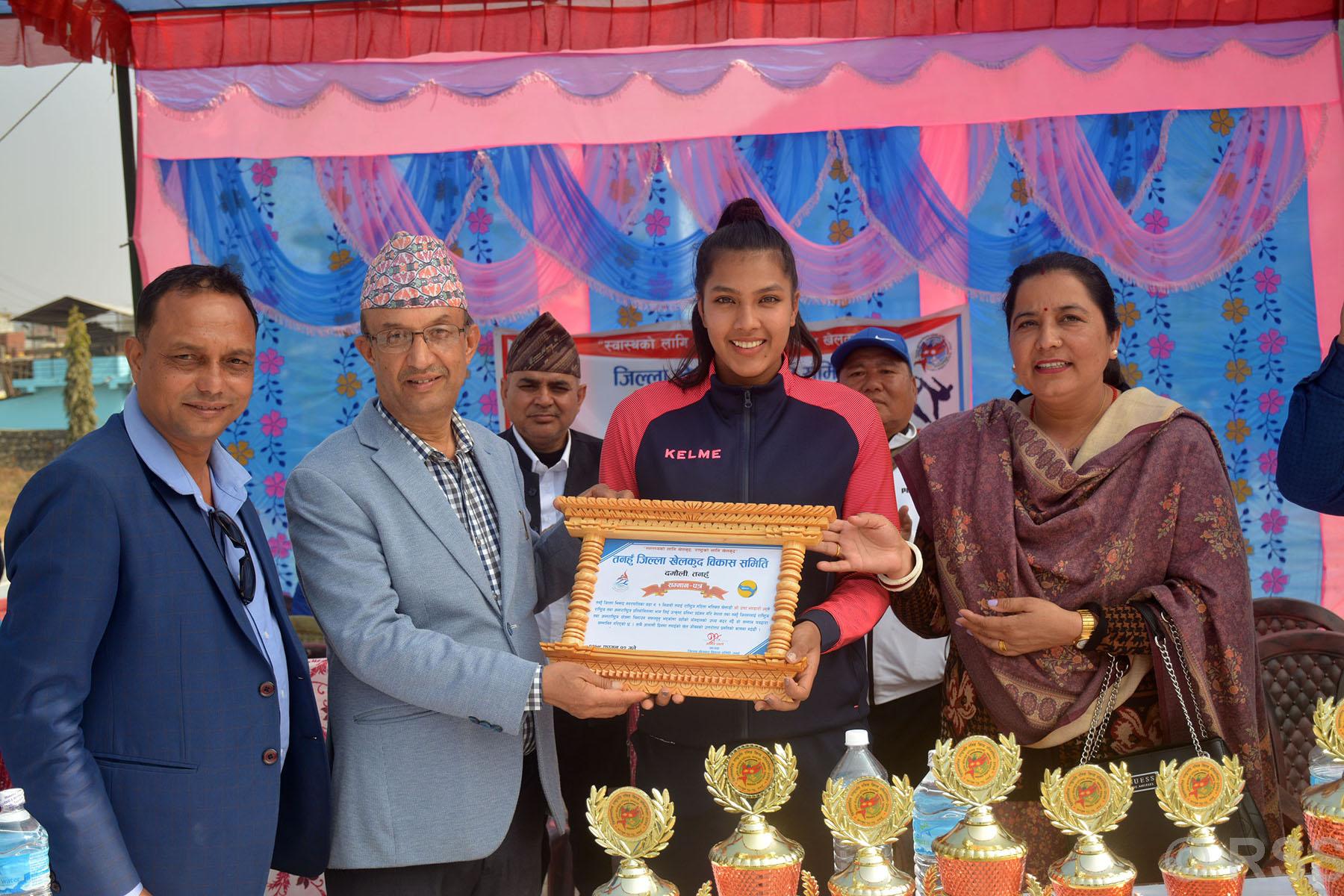 राष्ट्रिय भलिबल खेलाडीलाई सम्मान