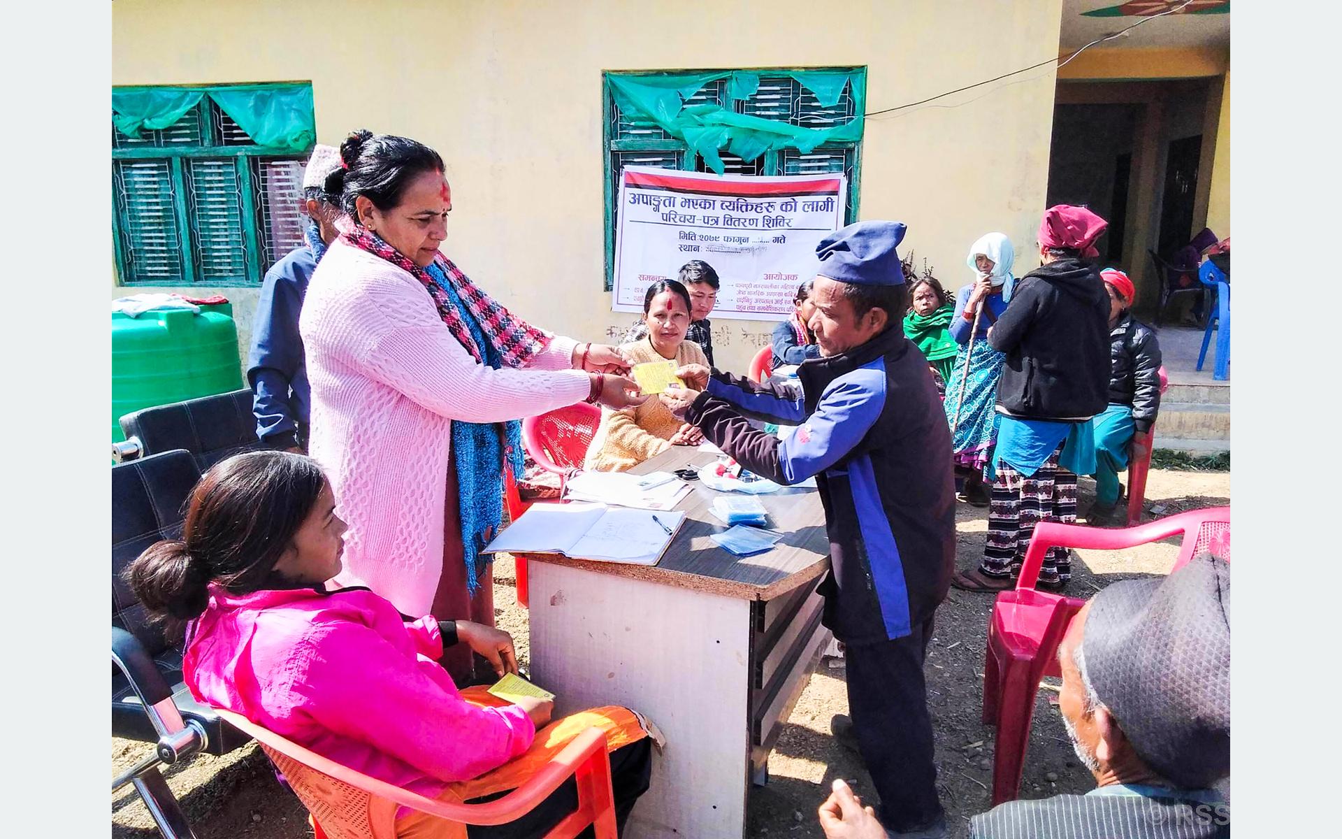 नयाँ परिचयपत्र बनाउने र पुरानो कार्ड नवीकरण