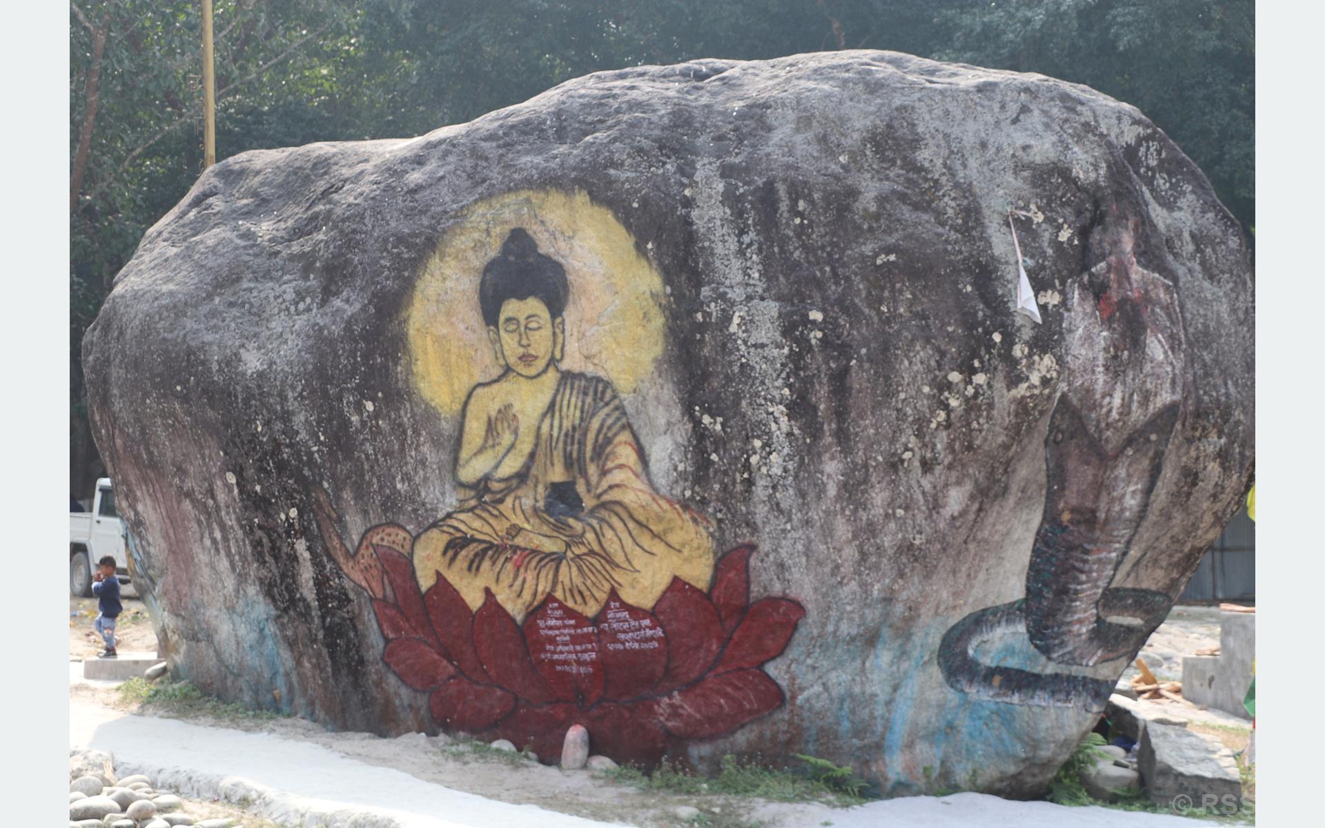 शिलामा बुद्धको आकृति