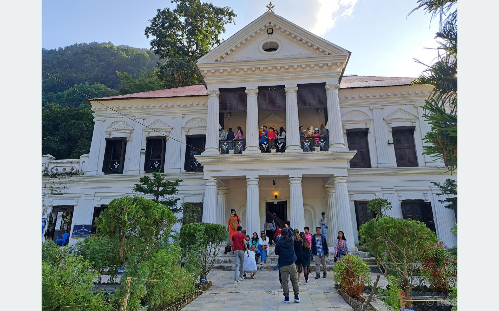 रानीमहलको अवलोकन