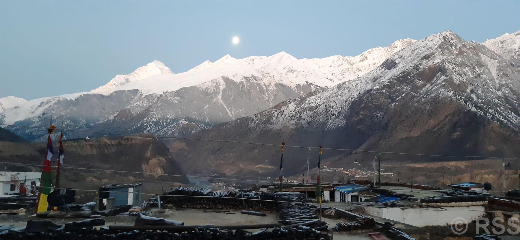 सूर्योदय हैन चन्द्रास्त
