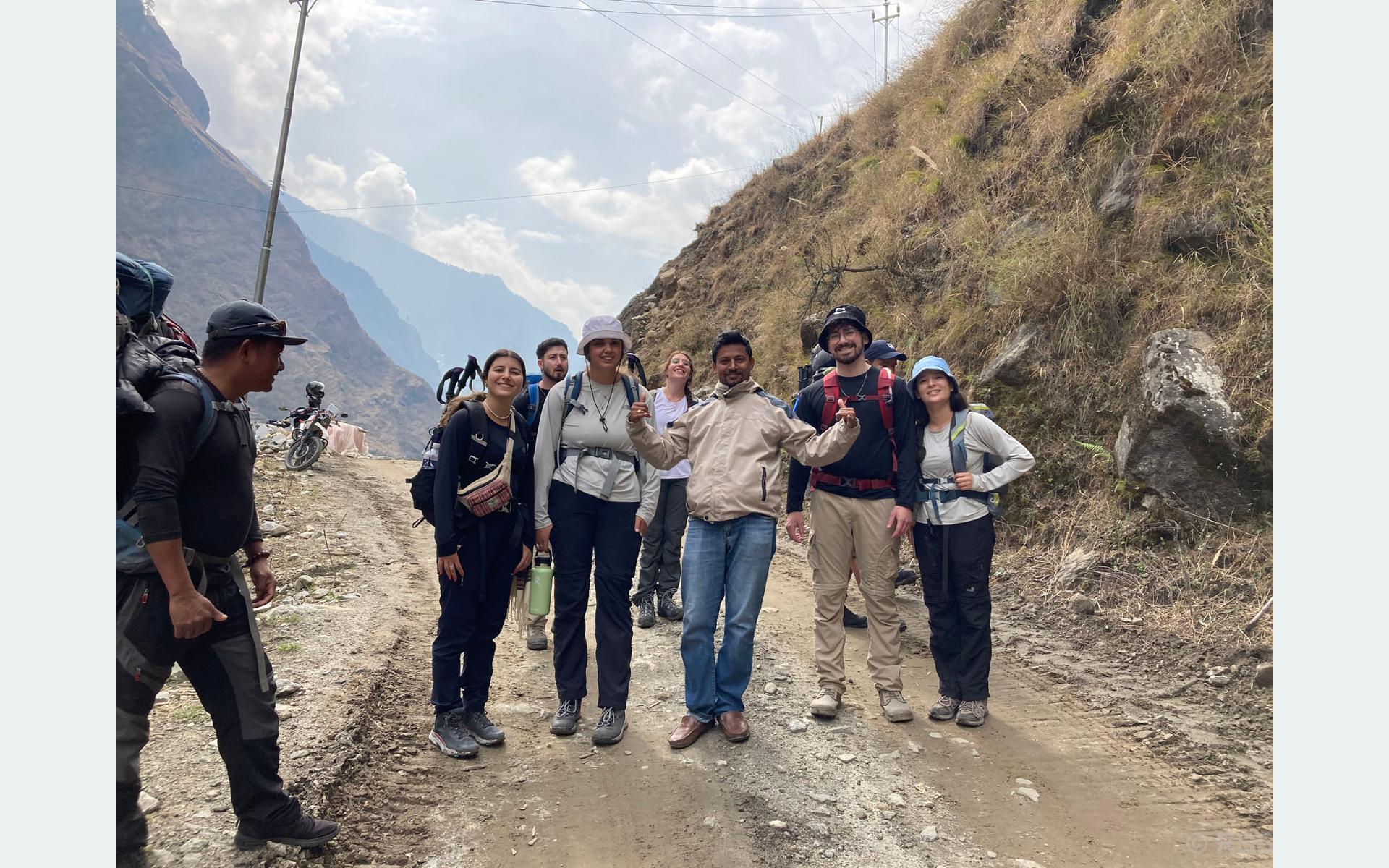 मनाङमा विदेशी पर्यटकको लर्को