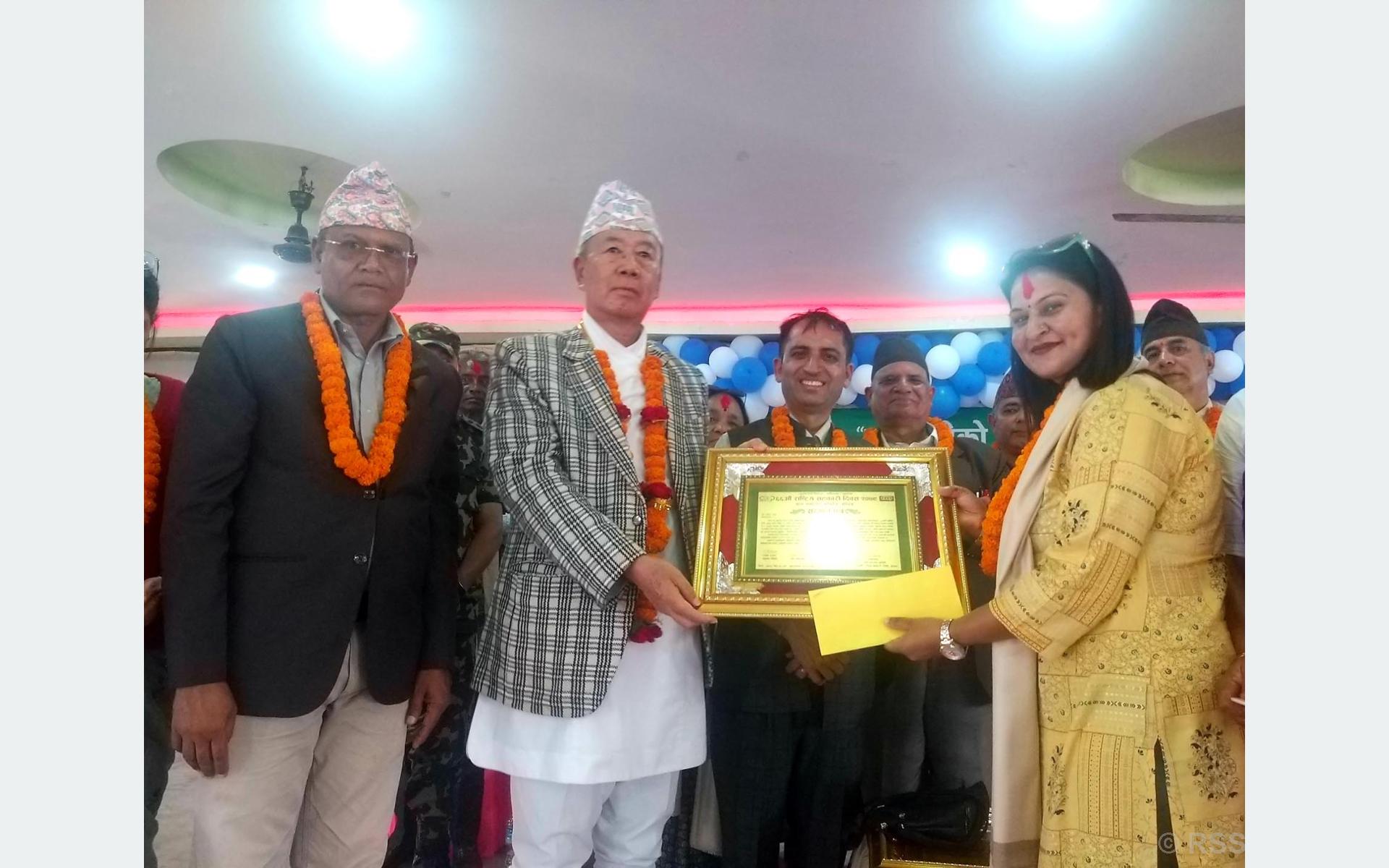 पत्रकार थापालाई सम्मान