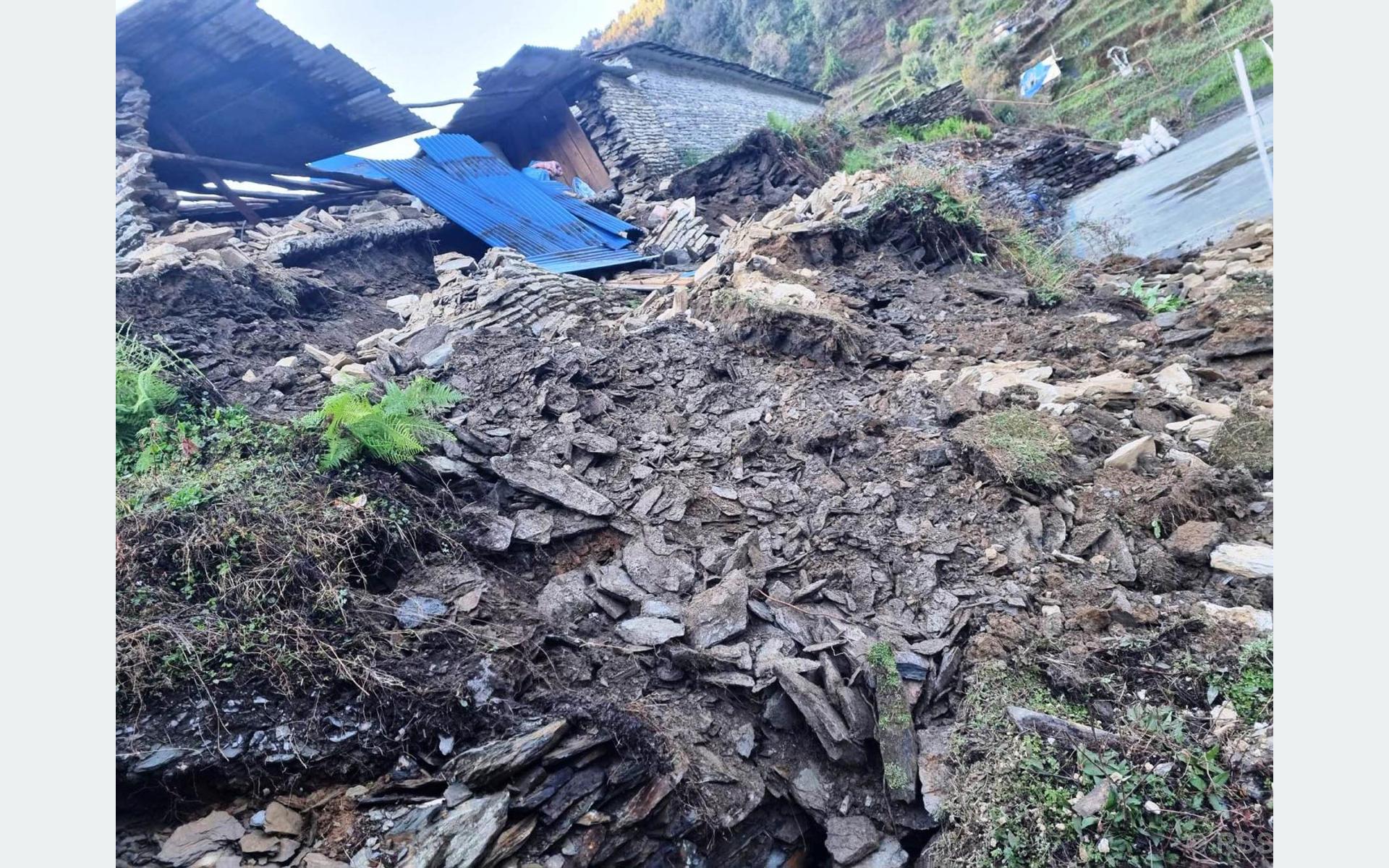 चट्याङ लागेर तीर्थयात्री निवास क्षति