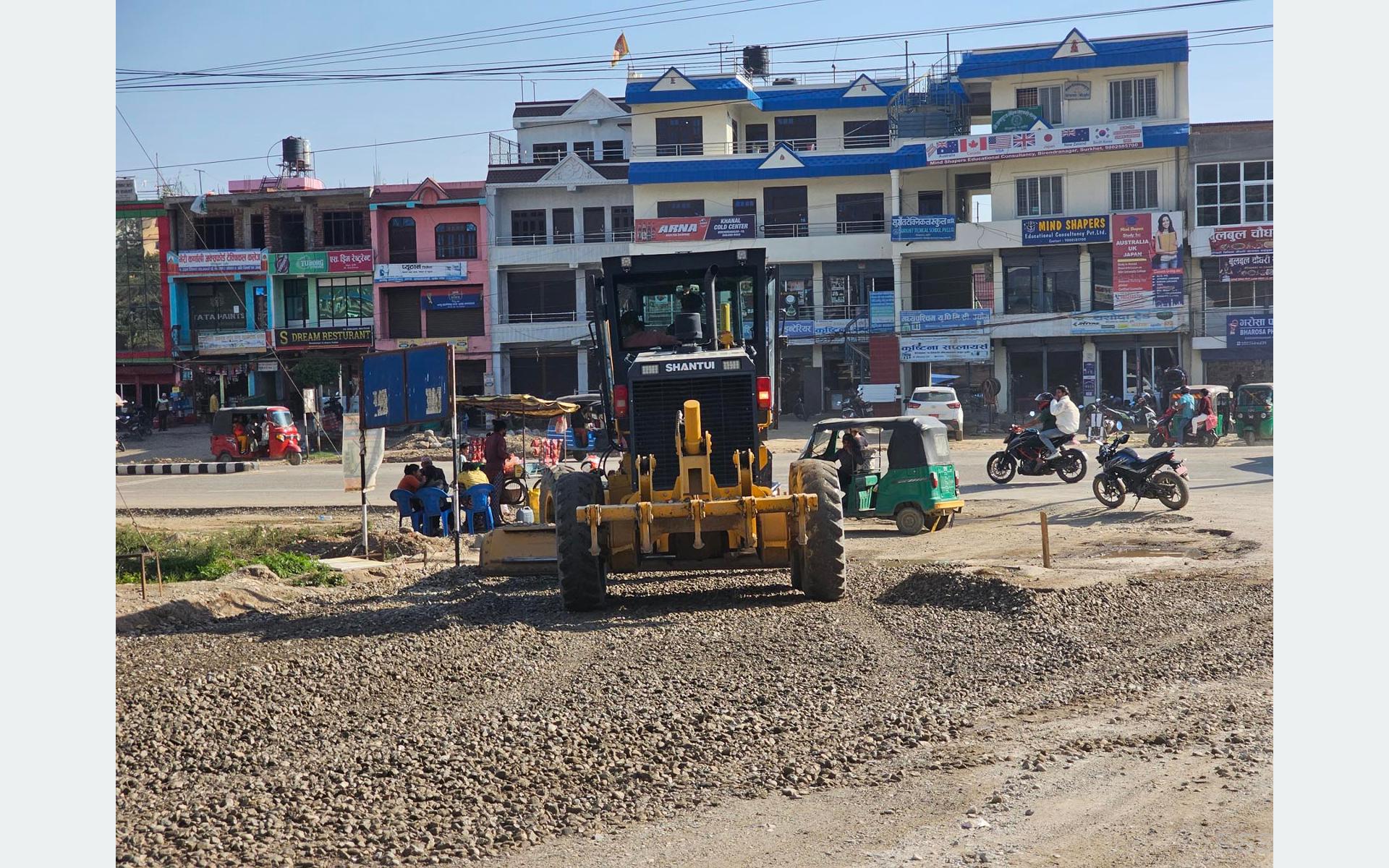 दैलेख सडक खण्डको स्तरोन्नति गरिँदै