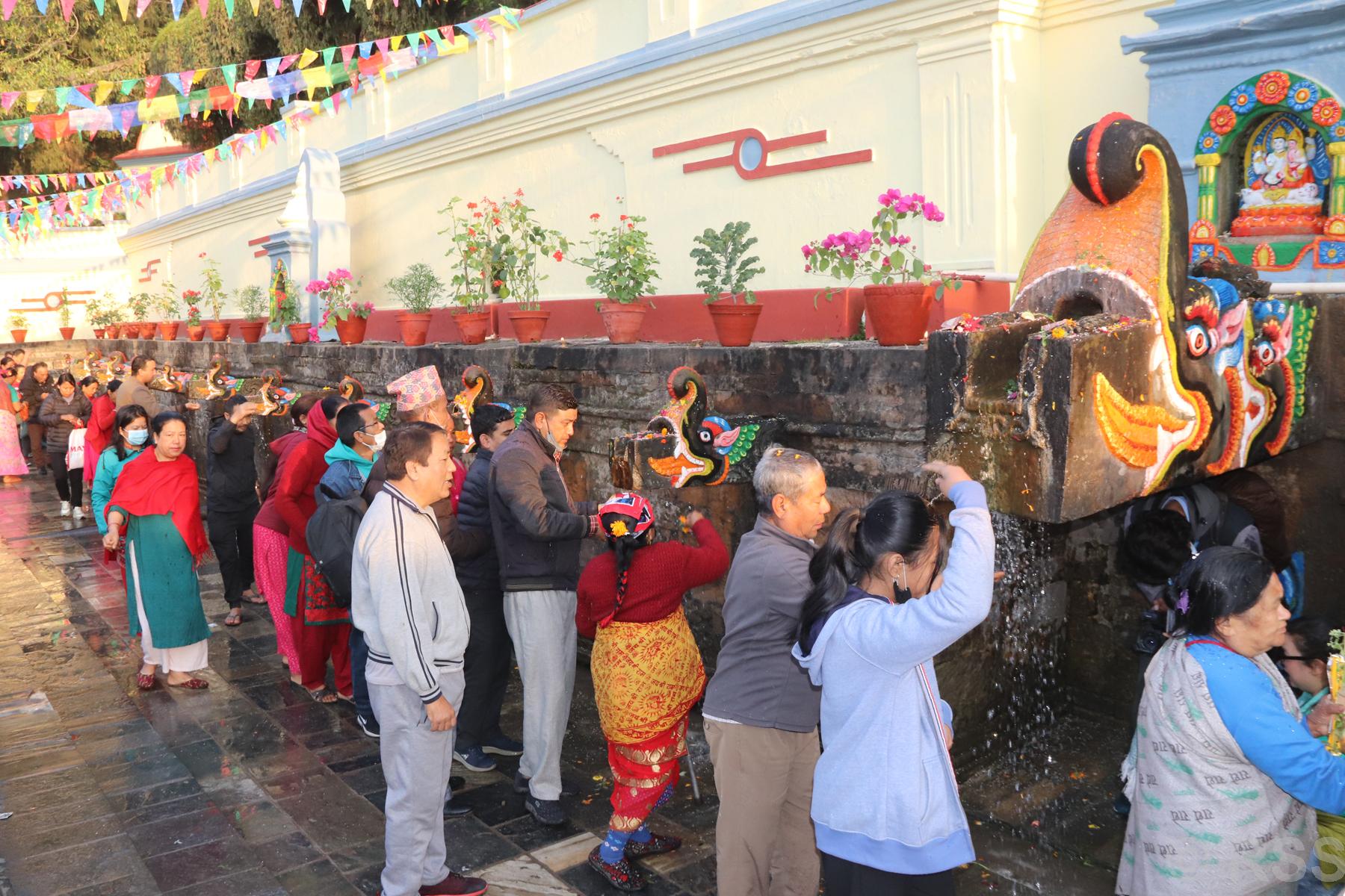 बाइसधारा मेलामा भक्तजन