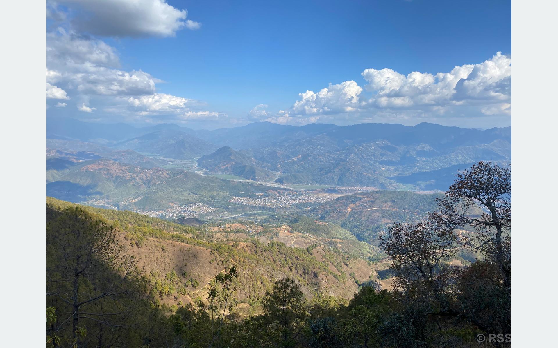 ढिकीजातो चुलीबाट देखिएको दृश्य