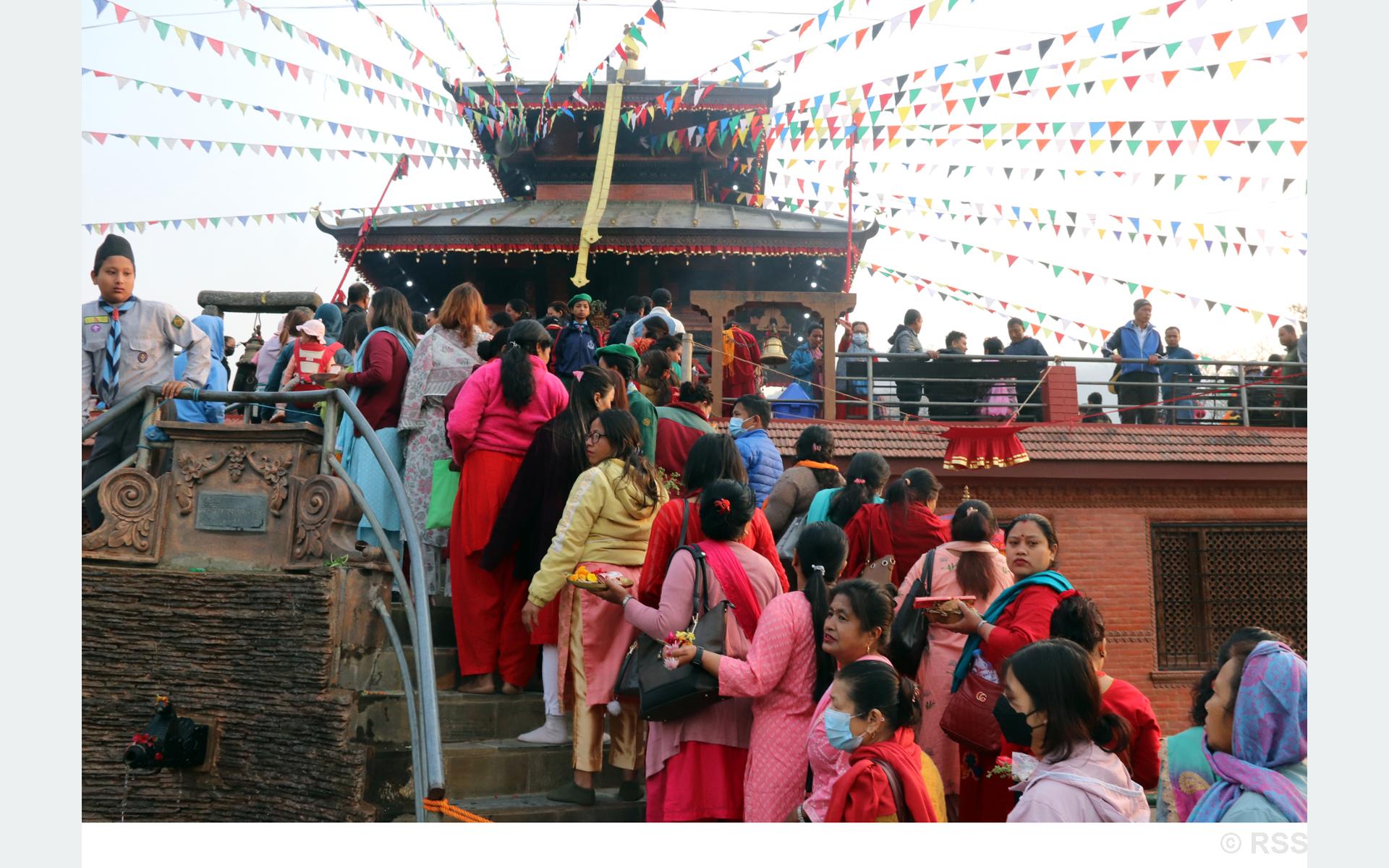 सपनतीर्थमा भक्तजन