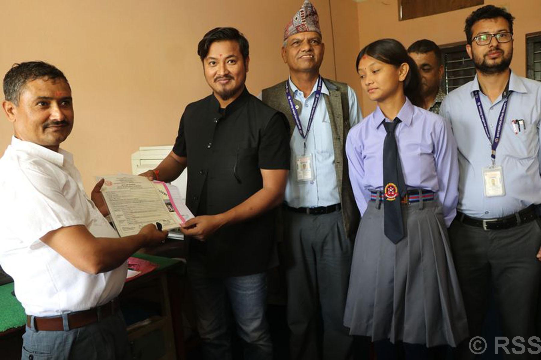 जनप्रतिनिधिका छोराछोरी सामुदायिक विद्यालयमा भर्ना अभियान