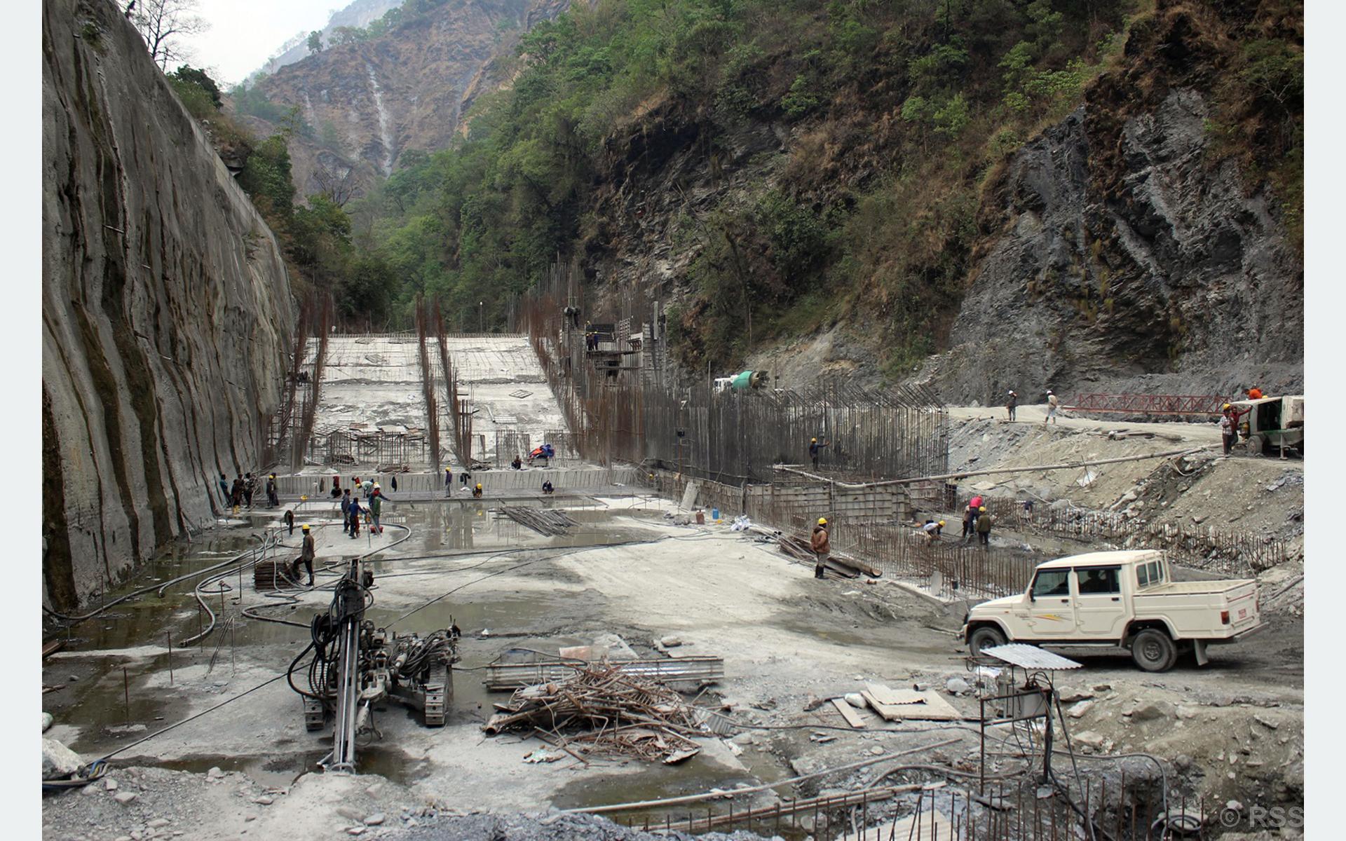 राहुघाट जलविद्युत आयोजनाको निर्माणाधीन बाँध