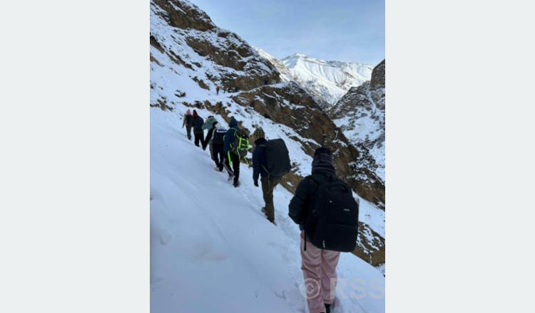 उपल्लो डोल्पा जाँदै कर्मचारी