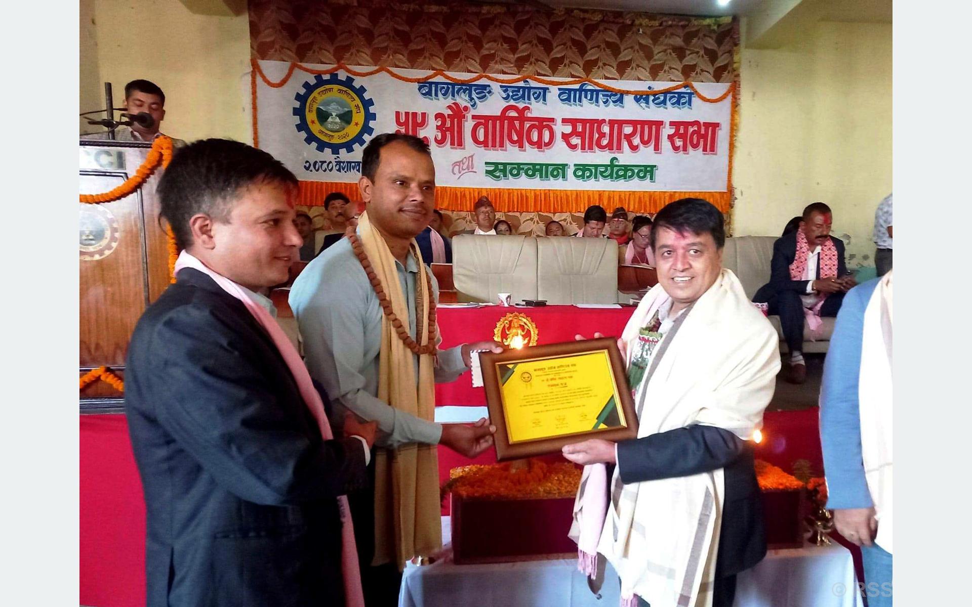 सङ्कटबीच पनि अर्थतन्त्रमा आशाको किरण देखिएको छ : अध्यक्ष ढकाल
