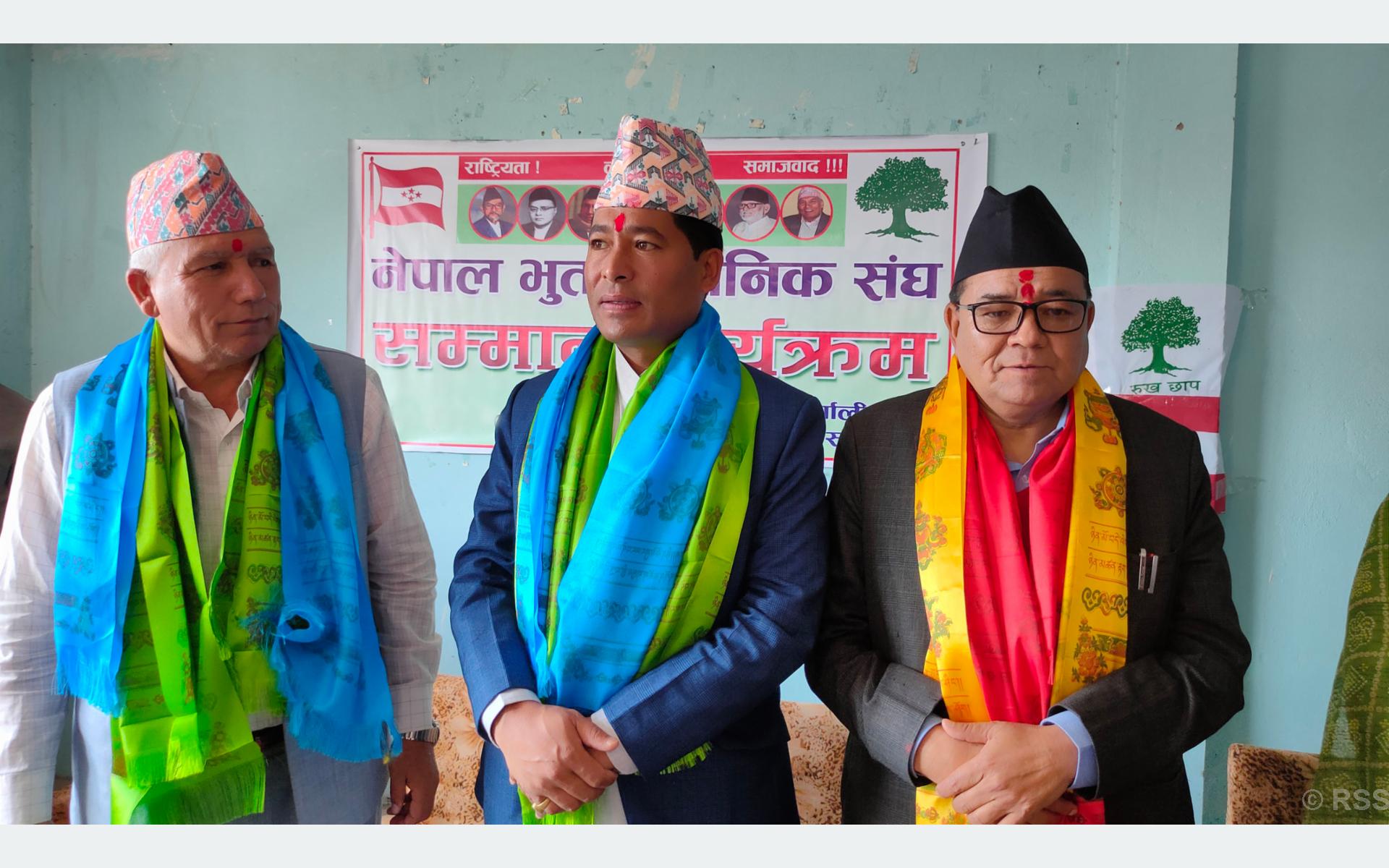 मन्त्रीहरु सम्मानित