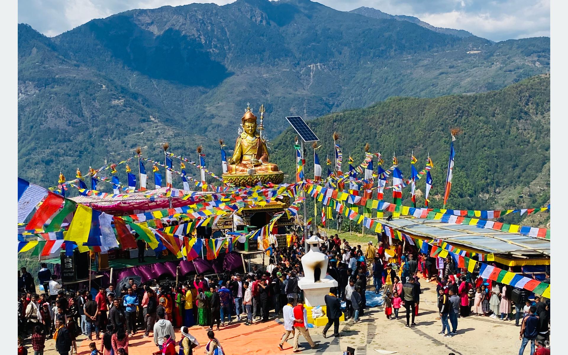 'गुरु पद्मसंभव’ को मूर्ति