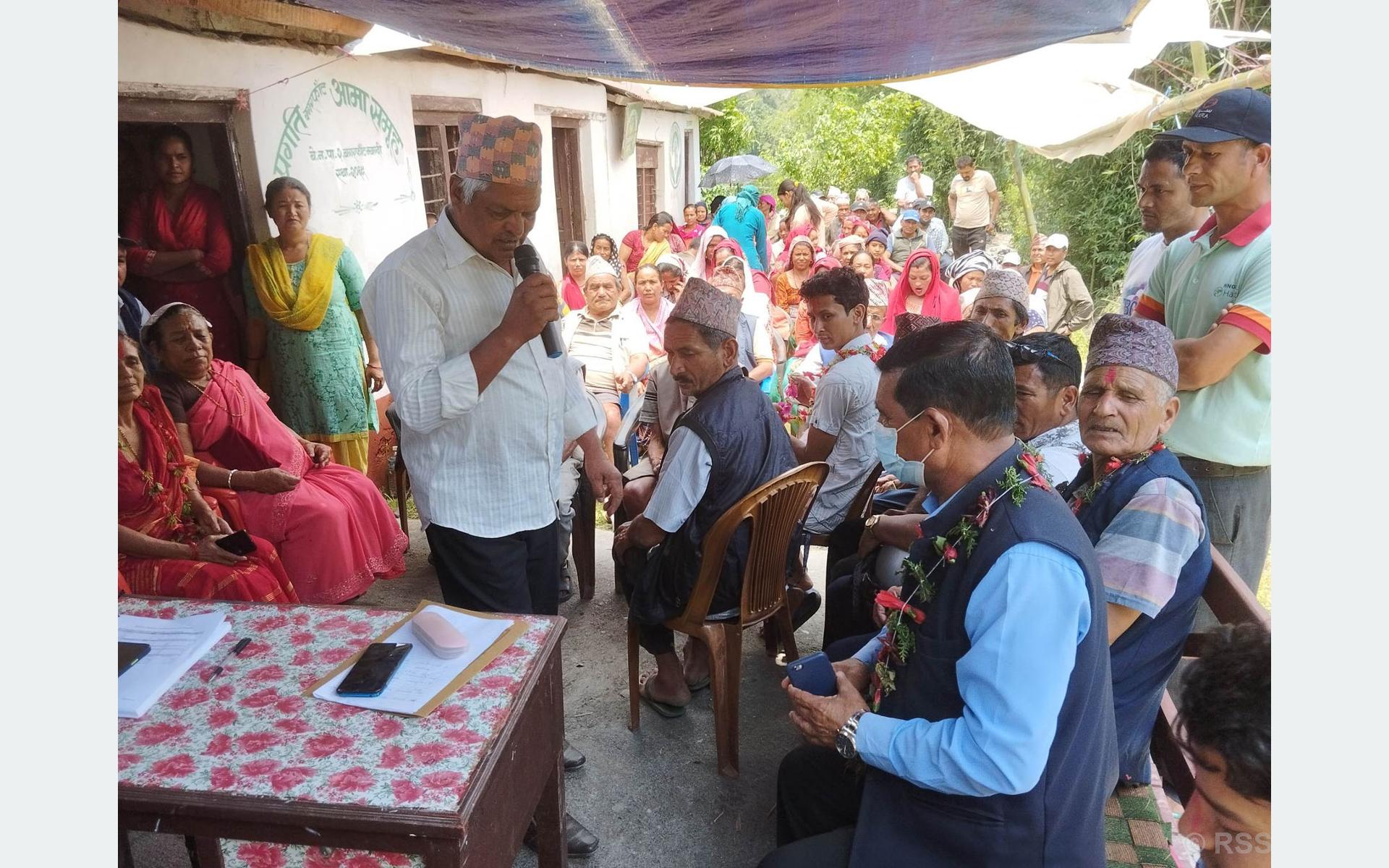 खानेपानीका लागि छलफल कार्यक्रममा सहभागी