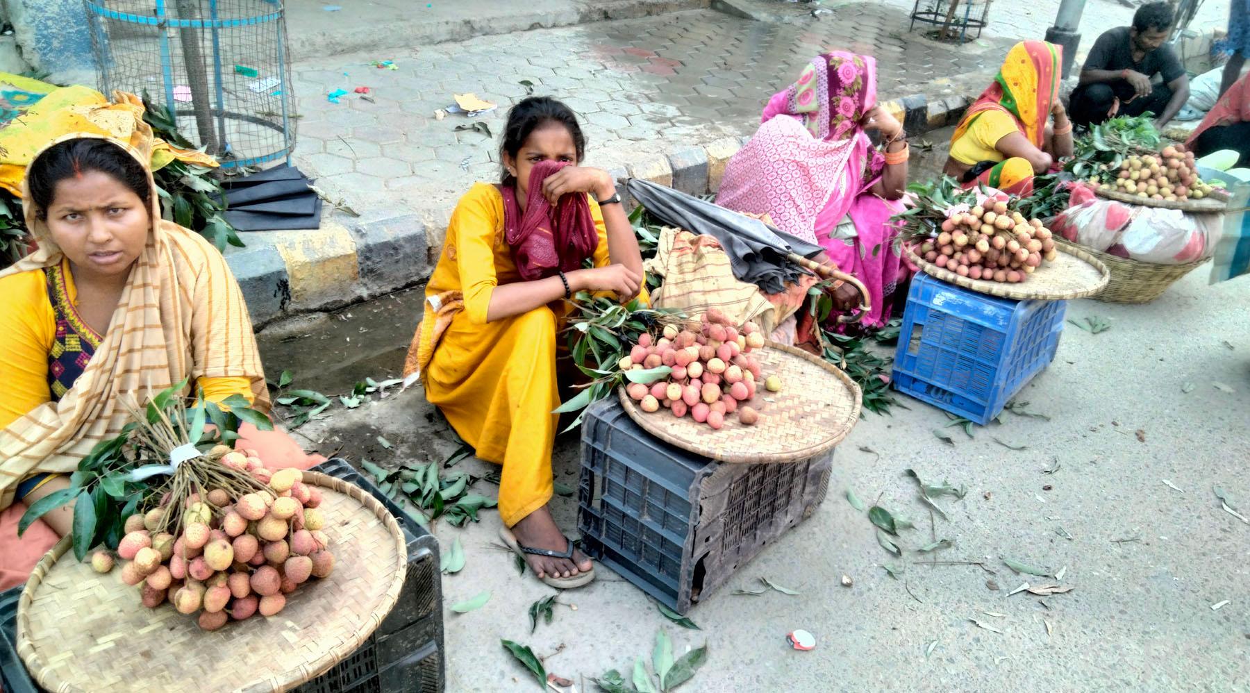 रावाबेँसीबाट करोड हाराहारीका लिची बिक्री