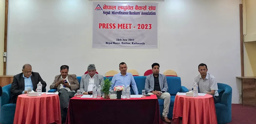 सरकारबाट शान्ति सुरक्षाको प्रत्याभूति नभए लघुवित्तका  सम्पूर्ण सेवाहरु बन्द गर्ने लघुवित्त बैंकर्स संघको चेतावनि