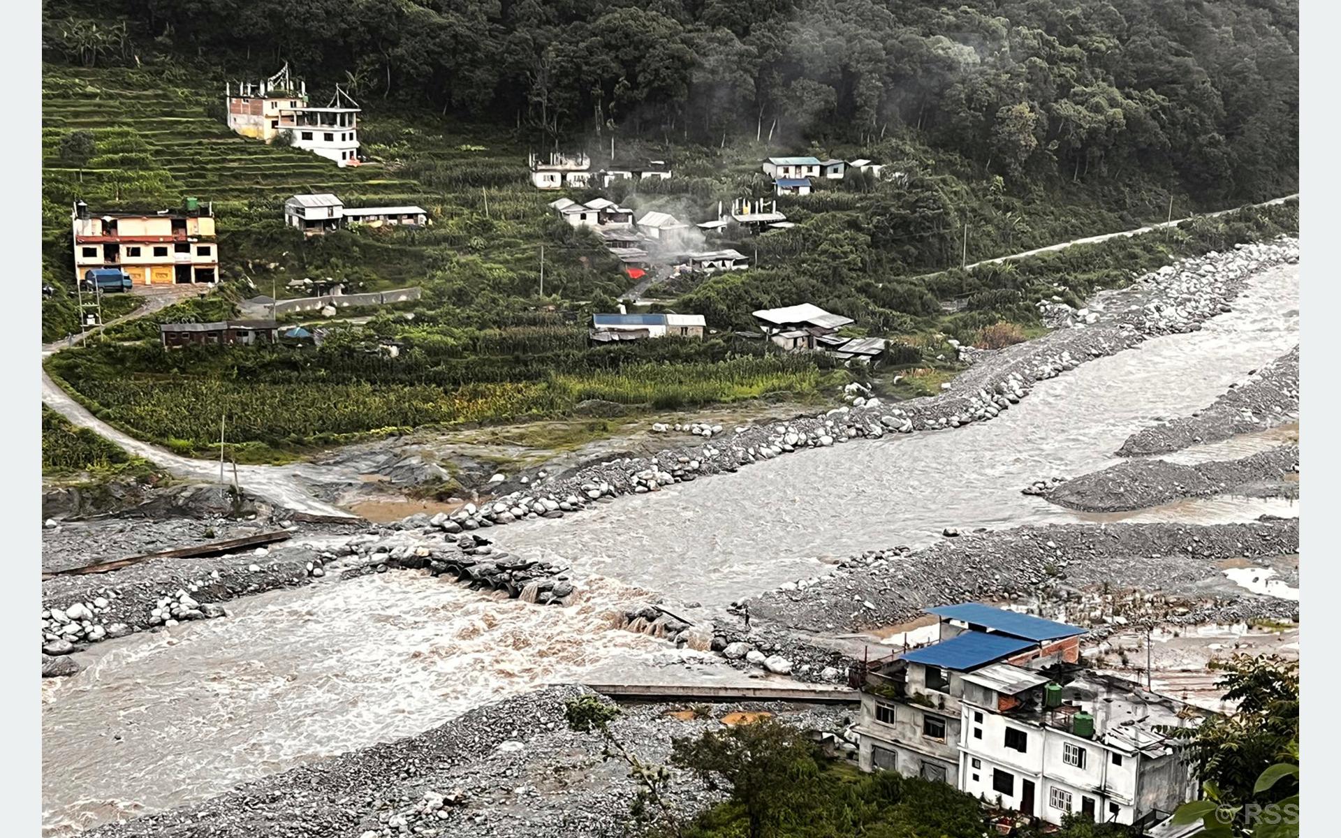 बाढीले मेलम्चीको फट्टेको ह्युमपाइपमा क्षति