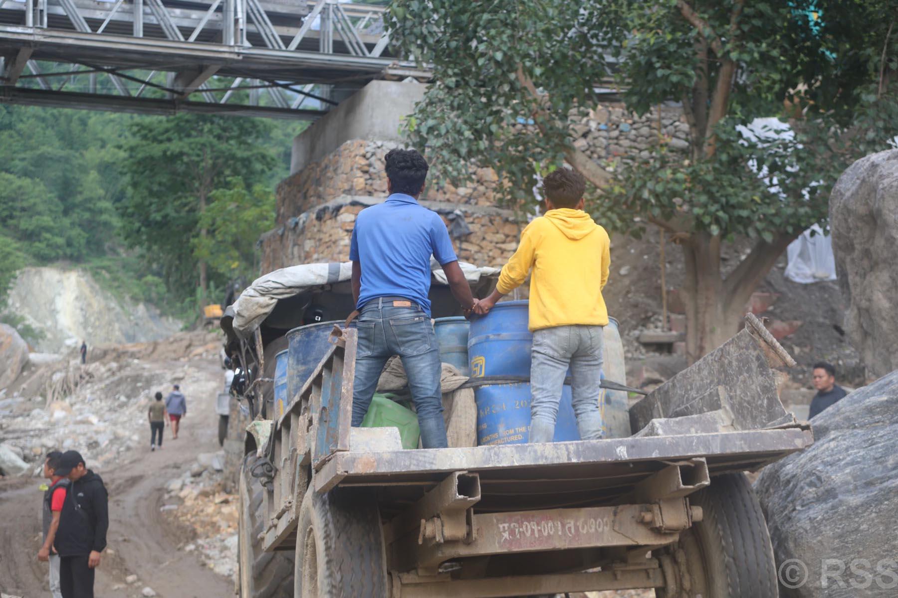 पेट्रोलियम पदार्थको ढुवानी